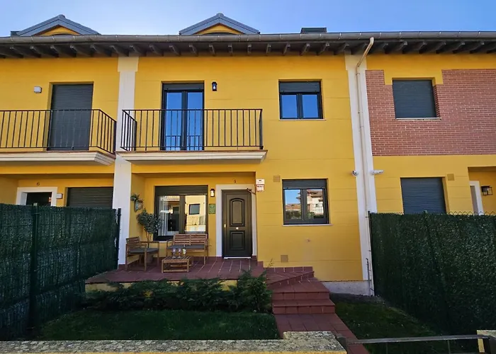 Hébergement de vacances Casa Arenal Comillas, Grande, Céntrico Y Tranquilo, Con Jardín Y Piscina, Ideal Familias