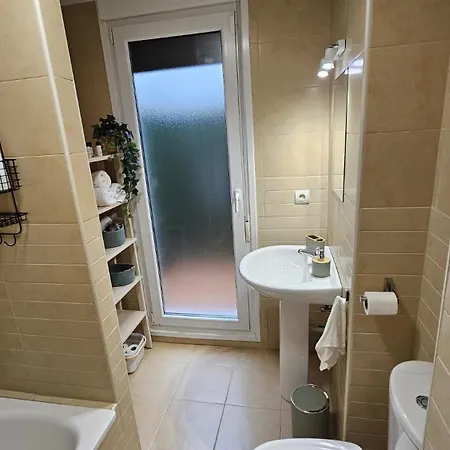 Дом отдыха Casa Arenal Comillas, Grande, Centrico Y Tranquilo, Con Jardin Y Piscina, Ideal Familias Комильяс