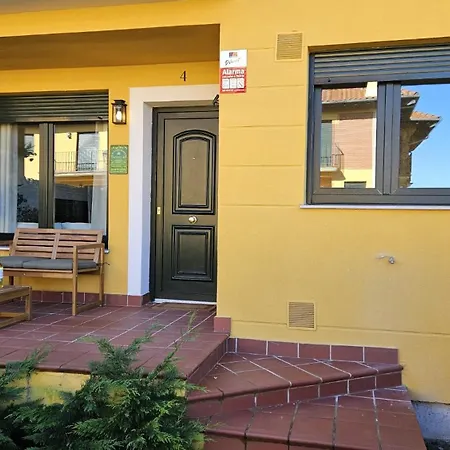 Дом отдыха Casa Arenal Comillas, Grande, Centrico Y Tranquilo, Con Jardin Y Piscina, Ideal Familias Комильяс